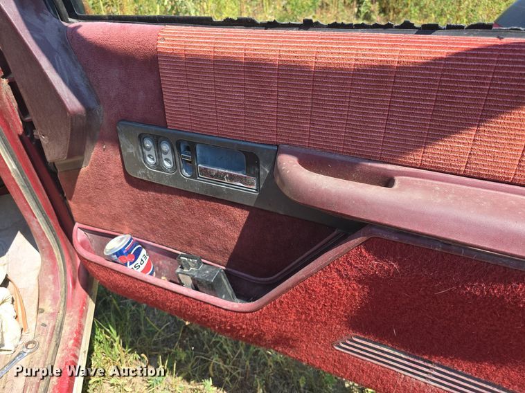 image for item DQ4468 1992 Chevrolet C1500 pickup truck