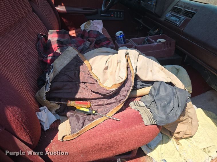 image for item DQ4468 1992 Chevrolet C1500 pickup truck