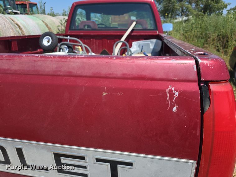 image for item DQ4468 1992 Chevrolet C1500 pickup truck