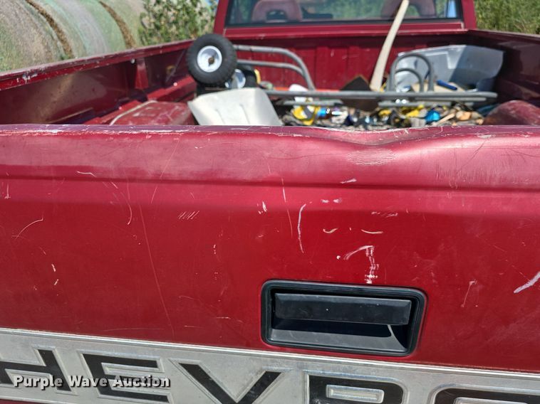 image for item DQ4468 1992 Chevrolet C1500 pickup truck