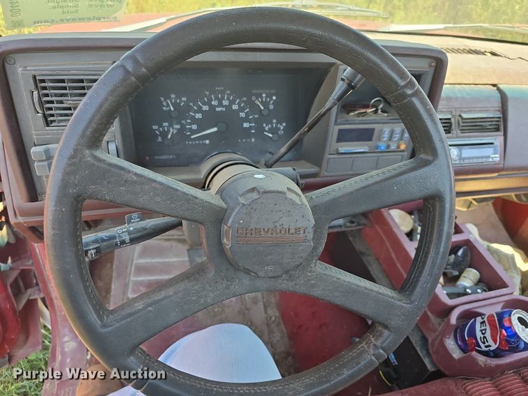 image for item DQ4468 1992 Chevrolet C1500 pickup truck