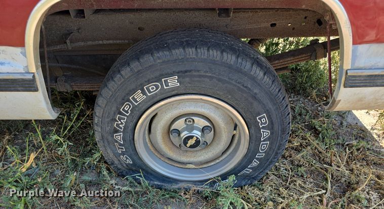 image for item DQ4468 1992 Chevrolet C1500 pickup truck