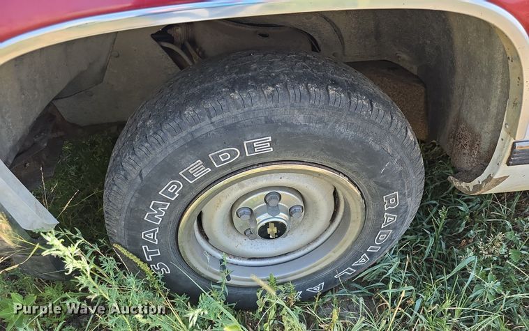 image for item DQ4468 1992 Chevrolet C1500 pickup truck