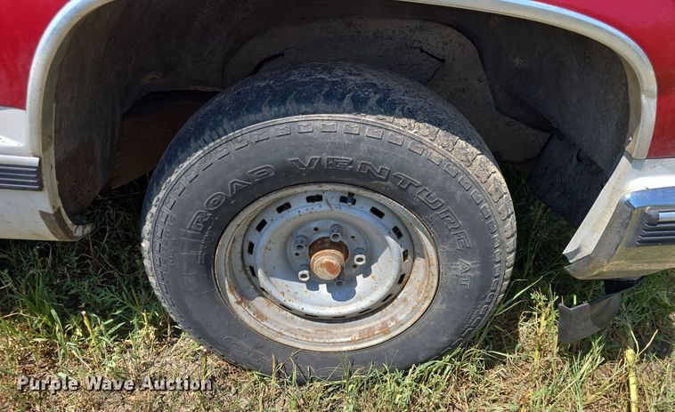 image for item DQ4468 1992 Chevrolet C1500 pickup truck