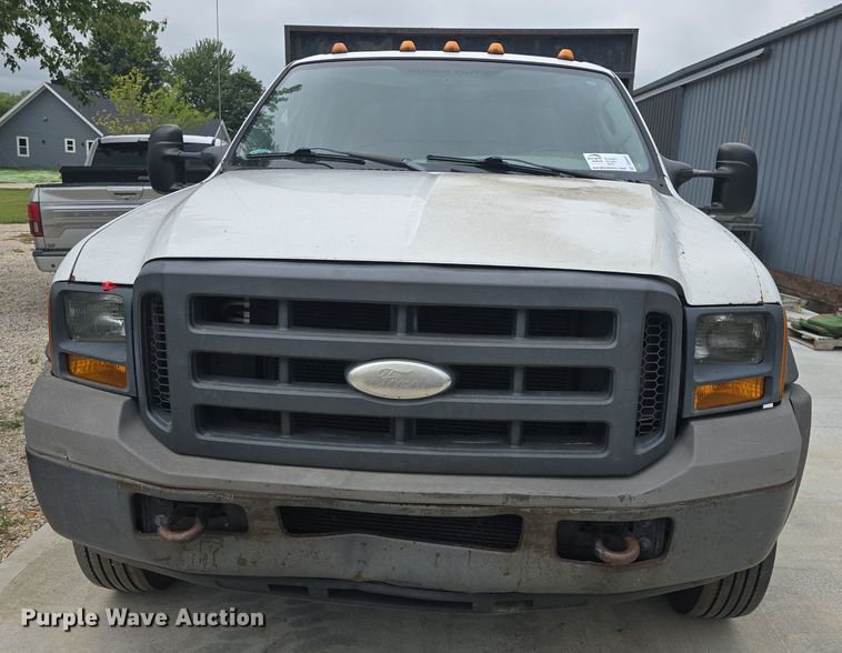 image for item DQ4547 2005 Ford F450 Super Duty XL dump truck