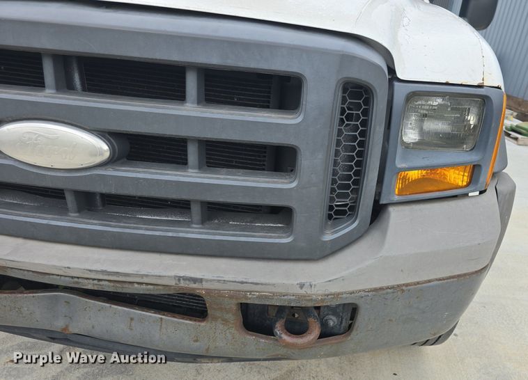 image for item DQ4547 2005 Ford F450 Super Duty XL dump truck