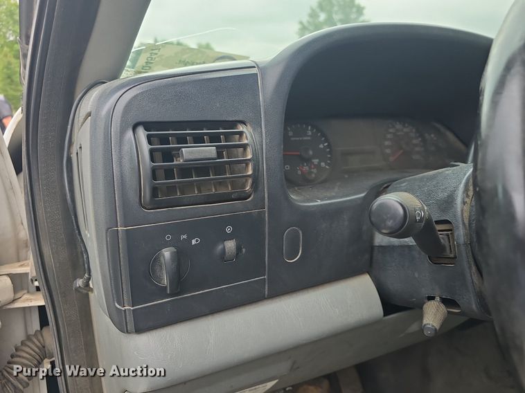 image for item DQ4547 2005 Ford F450 Super Duty XL dump truck