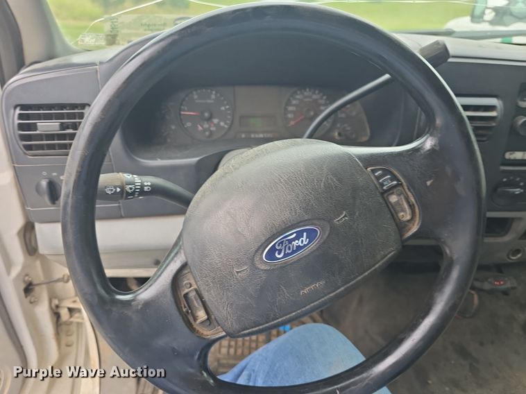 image for item DQ4547 2005 Ford F450 Super Duty XL dump truck