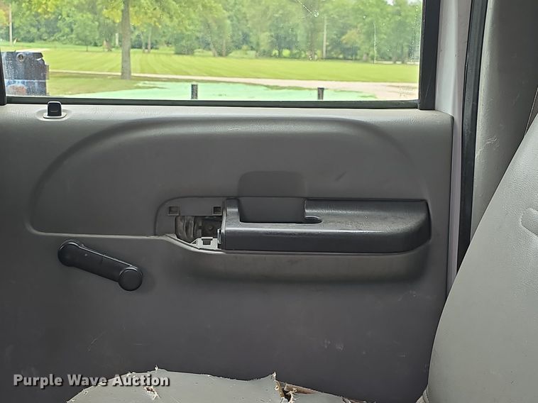 image for item DQ4547 2005 Ford F450 Super Duty XL dump truck