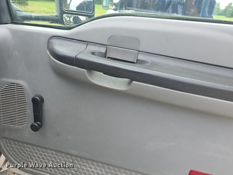 image for item DQ4547 2005 Ford F450 Super Duty XL dump truck