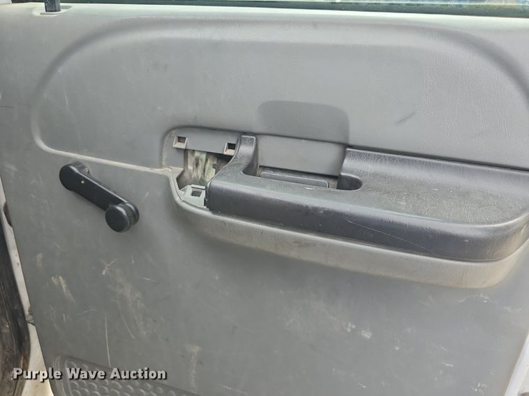 image for item DQ4547 2005 Ford F450 Super Duty XL dump truck