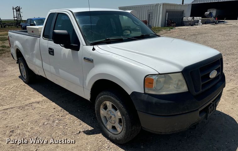 image for item DQ6922 2007 Ford  F150 XL pickup truck