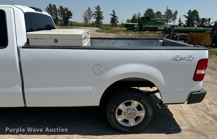 image for item DQ6922 2007 Ford  F150 XL pickup truck
