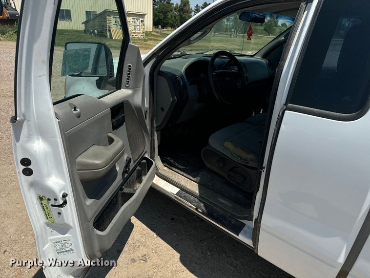 image for item DQ6922 2007 Ford  F150 XL pickup truck