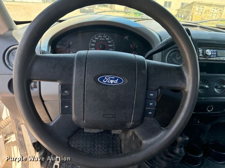 image for item DQ6922 2007 Ford  F150 XL pickup truck