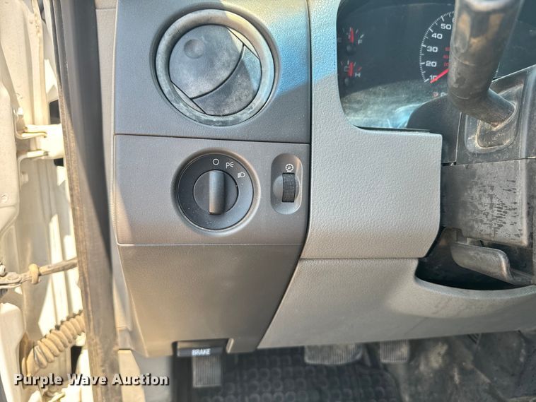 image for item DQ6922 2007 Ford  F150 XL pickup truck