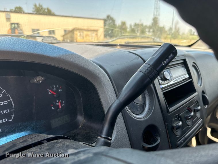 image for item DQ6922 2007 Ford  F150 XL pickup truck