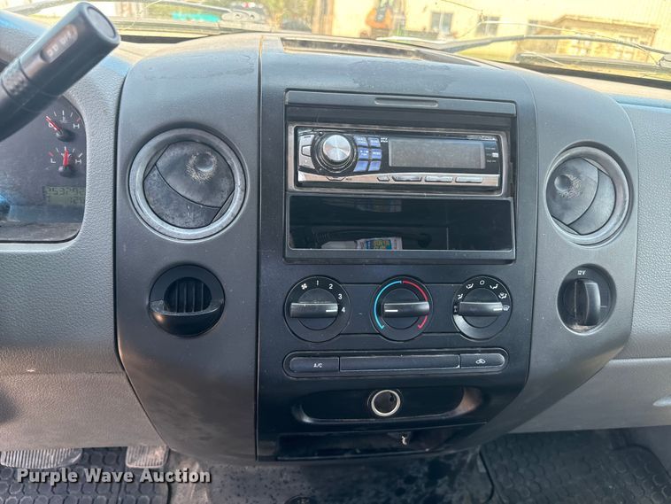 image for item DQ6922 2007 Ford  F150 XL pickup truck