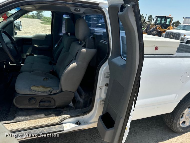 image for item DQ6922 2007 Ford  F150 XL pickup truck
