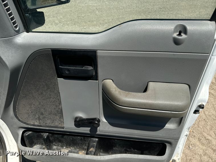 image for item DQ6922 2007 Ford  F150 XL pickup truck