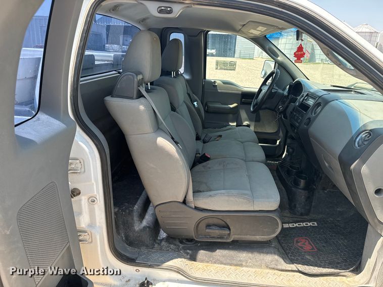 image for item DQ6922 2007 Ford  F150 XL pickup truck