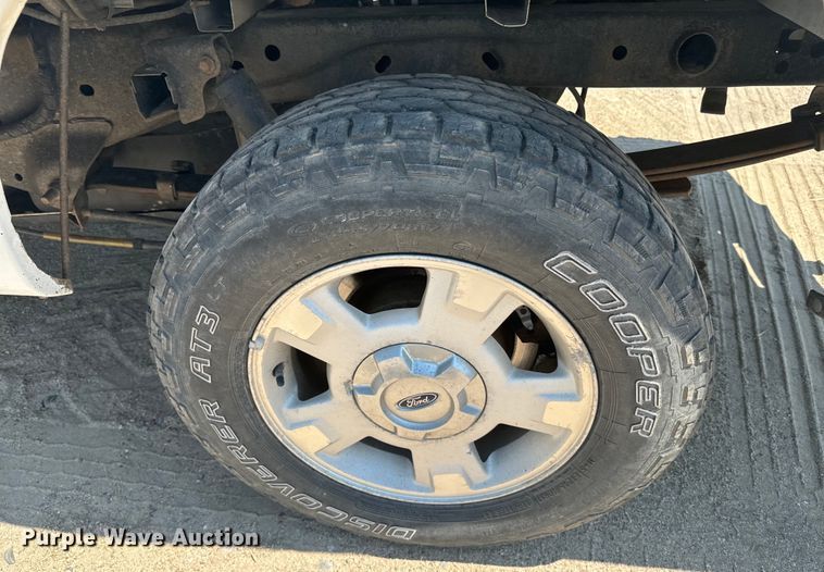 image for item DQ6922 2007 Ford  F150 XL pickup truck