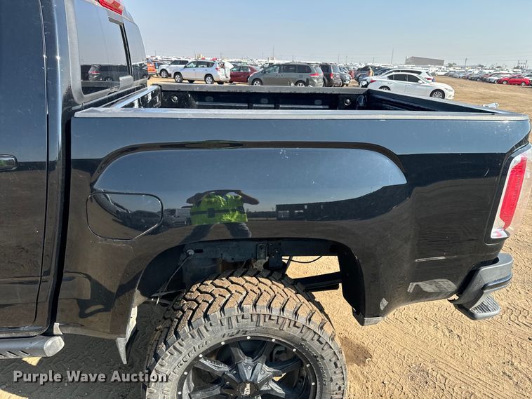 image for item DQ6947 2022 GMC  Canyon Crew Cab pickup truck