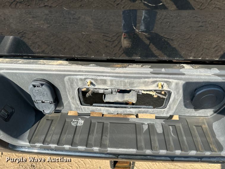 image for item DQ6947 2022 GMC  Canyon Crew Cab pickup truck