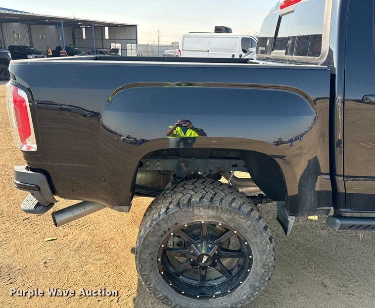 image for item DQ6947 2022 GMC  Canyon Crew Cab pickup truck