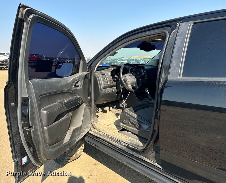 image for item DQ6947 2022 GMC  Canyon Crew Cab pickup truck