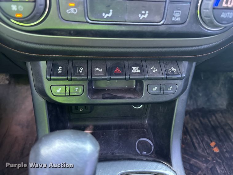 image for item DQ6947 2022 GMC  Canyon Crew Cab pickup truck