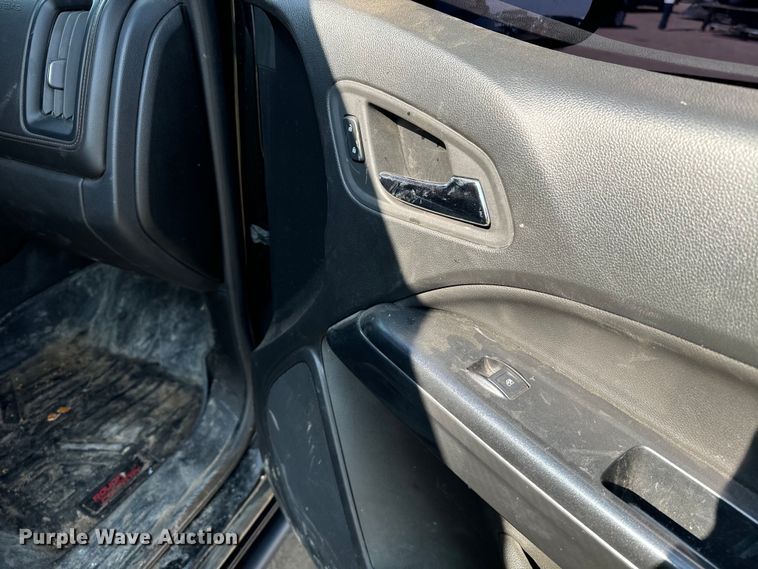 image for item DQ6947 2022 GMC  Canyon Crew Cab pickup truck