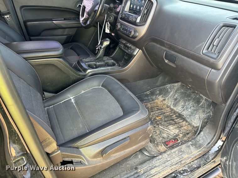 image for item DQ6947 2022 GMC  Canyon Crew Cab pickup truck