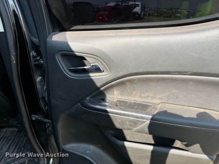 image for item DQ6947 2022 GMC  Canyon Crew Cab pickup truck