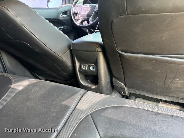 image for item DQ6947 2022 GMC  Canyon Crew Cab pickup truck