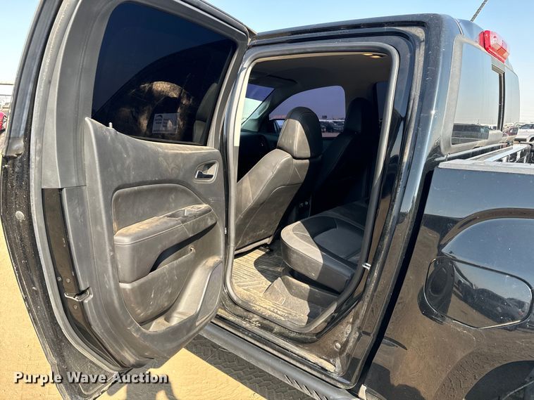 image for item DQ6947 2022 GMC  Canyon Crew Cab pickup truck