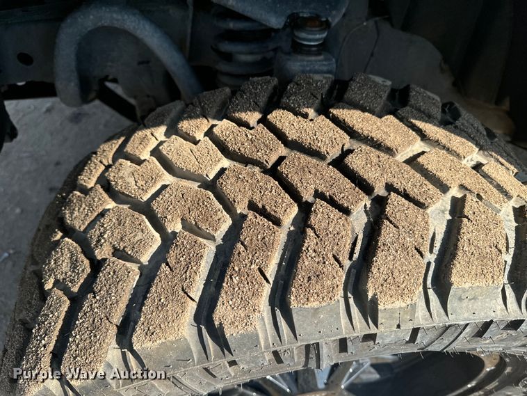 image for item DQ6947 2022 GMC  Canyon Crew Cab pickup truck