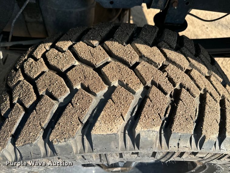 image for item DQ6947 2022 GMC  Canyon Crew Cab pickup truck