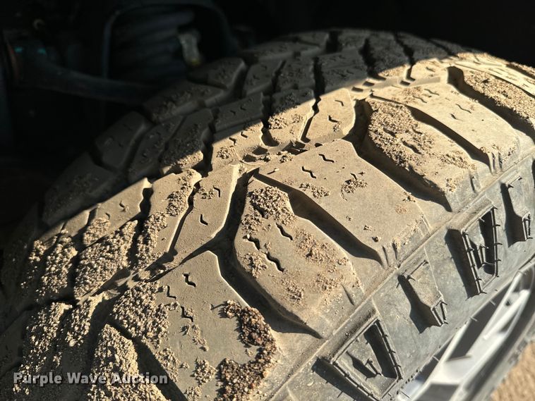 image for item DQ6948 2022 GMC Canyon Crew Cab pickup truck