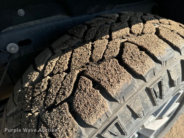 image for item DQ6948 2022 GMC Canyon Crew Cab pickup truck