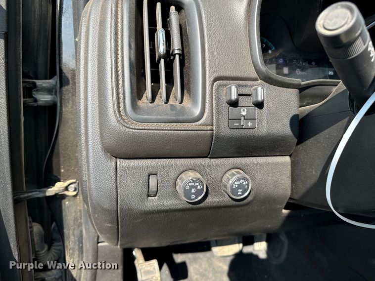 image for item DQ6949 2022 GMC Canyon Crew Cab pickup truck