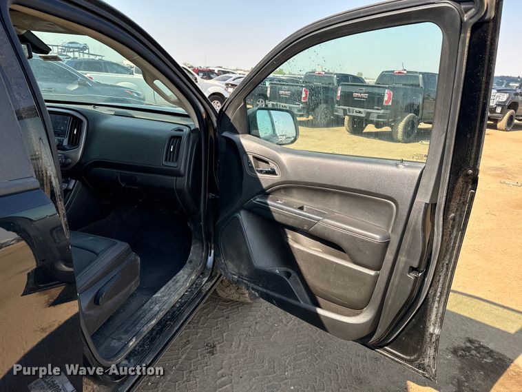 image for item DQ6949 2022 GMC Canyon Crew Cab pickup truck