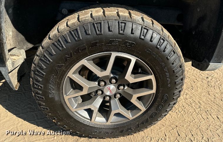 image for item DQ6949 2022 GMC Canyon Crew Cab pickup truck