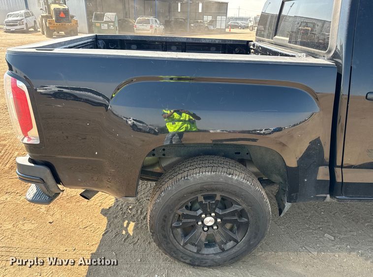 image for item DQ6951 2022 GMC Canyon Crew Cab pickup truck