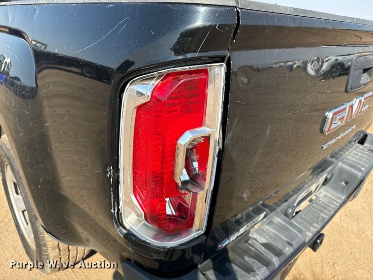 image for item DQ6951 2022 GMC Canyon Crew Cab pickup truck