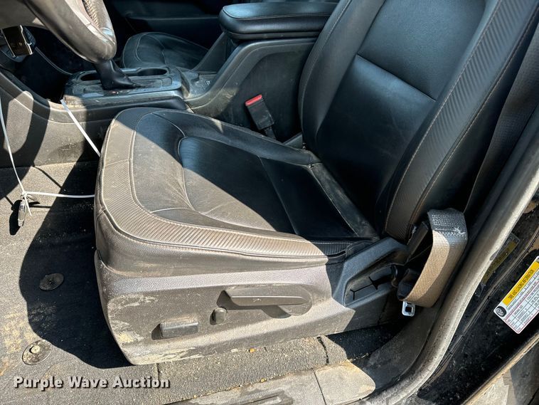 image for item DQ6951 2022 GMC Canyon Crew Cab pickup truck