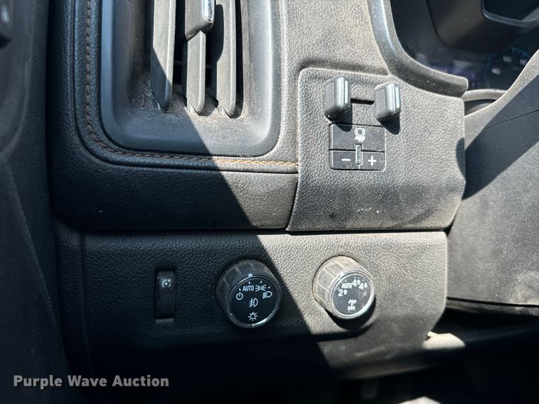 image for item DQ6951 2022 GMC Canyon Crew Cab pickup truck