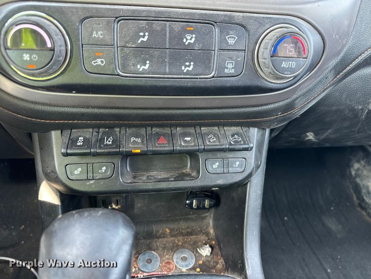 image for item DQ6951 2022 GMC Canyon Crew Cab pickup truck