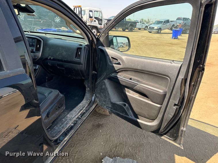 image for item DQ6951 2022 GMC Canyon Crew Cab pickup truck