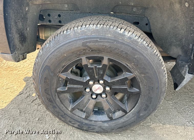 image for item DQ6951 2022 GMC Canyon Crew Cab pickup truck